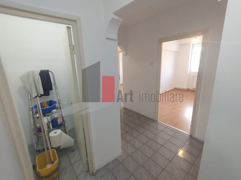 Str. Baciului vanzare apartament decomandat 3 camere cu centrala