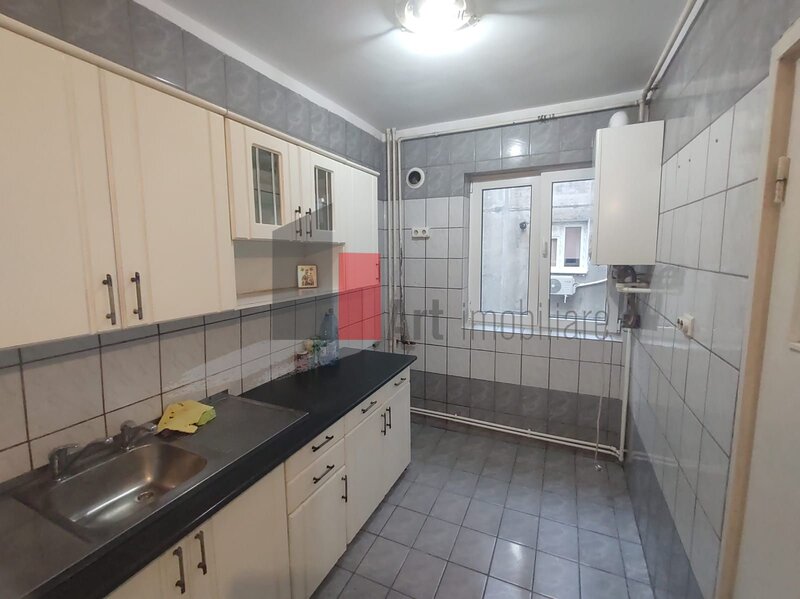 Str. Baciului vanzare apartament decomandat 3 camere cu centrala