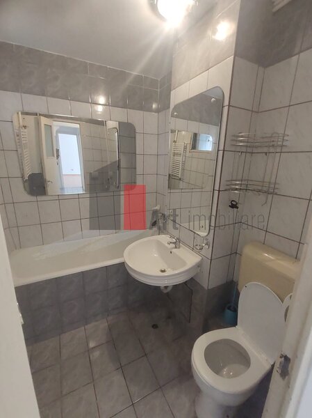 Str. Baciului vanzare apartament decomandat 3 camere cu centrala